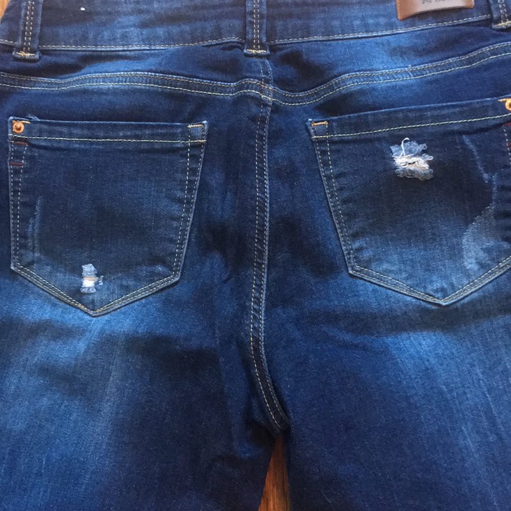 Distressed Jeans Size 9 - Picture 4 of 8